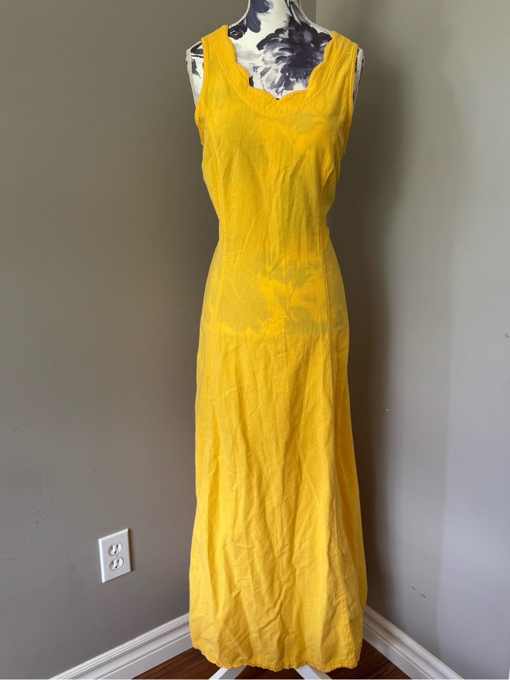 Y2K Magic Mountain Sunflower Yellow Sleeveless V-Neck Maxi Dress